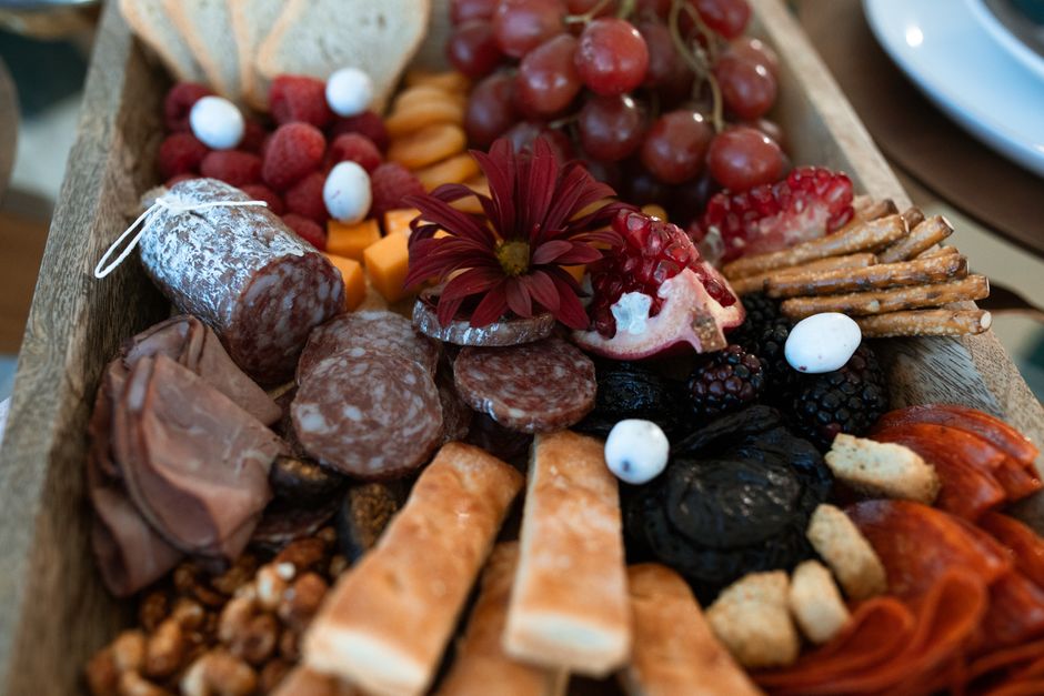 Bar Snacks That Actually Work With Drinks: The Part People Skip